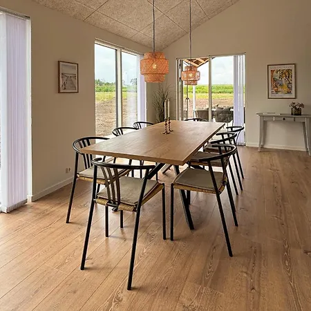 4 Bedroom Cozy In Holiday home *