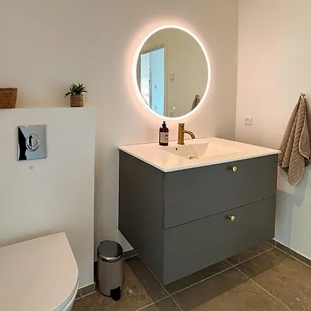 4 Bedroom Cozy In Holiday home *